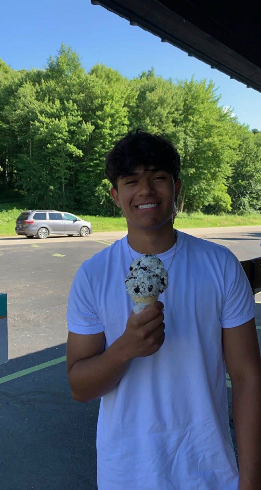 student killed in skiing accident,